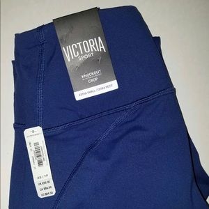 Victoria’s Secret navy workout crop pants